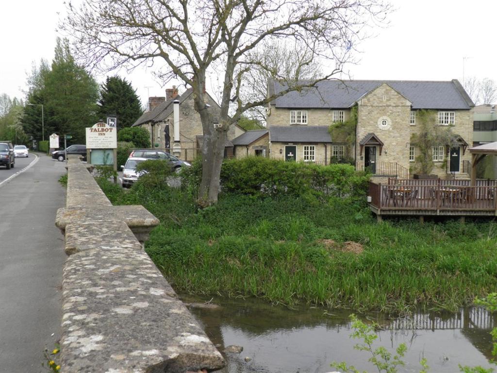 The Talbot Inn Eynsham Exterior foto